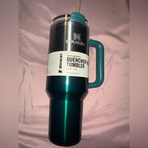 Pine Gradient Stanley 40oz quencher
H2.0 Tumbler